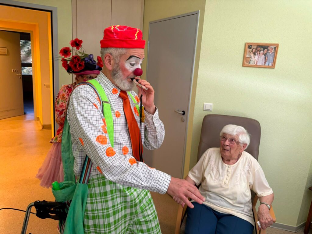Entrée des clowns en musique et en chanson