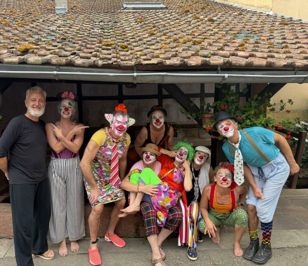 Clown acte 3, costumation et maquillage, Joie, joie, joie !